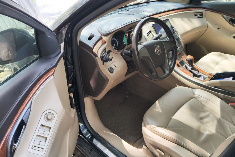 Used Buick LaCrosse 2012 2.4L SIDI Elegant Edition Driver Seat