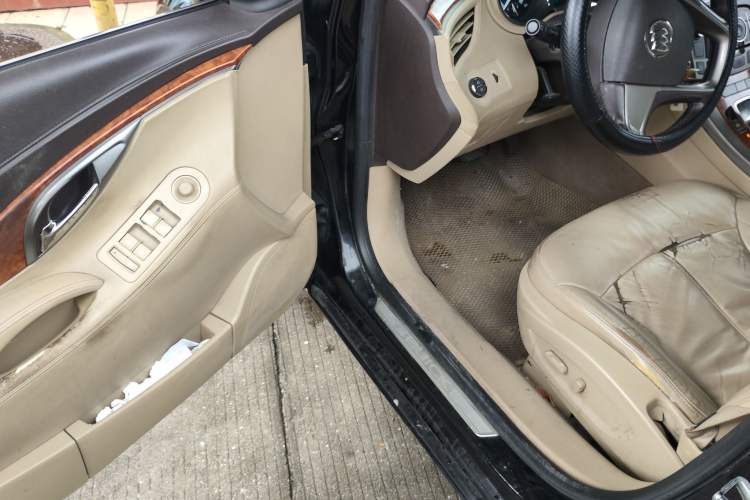 Used Buick LaCrosse 2012 2.4L SIDI Elegant Edition Driver Seat