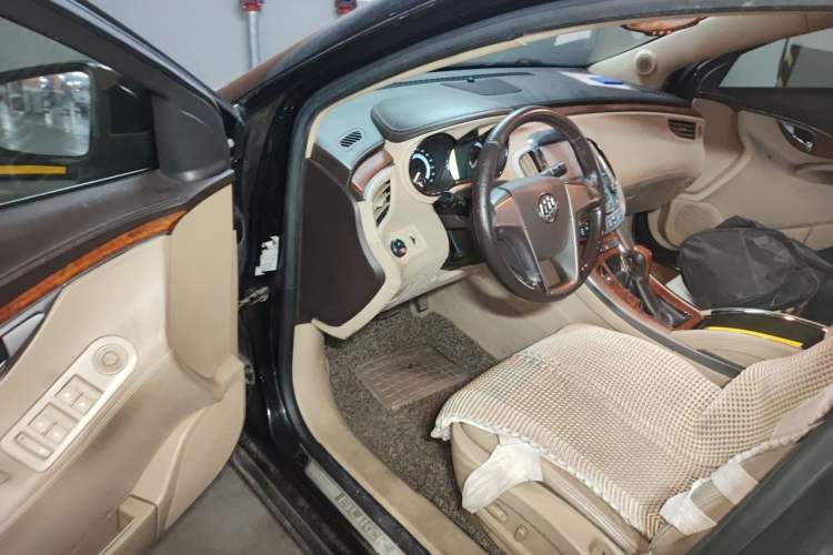 Used Buick LaCrosse 2012 2.4L SIDI Elegant Edition Driver Seat