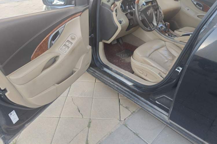 Used Buick LaCrosse 2012 2.4L SIDI Luxury Edition Driver Seat