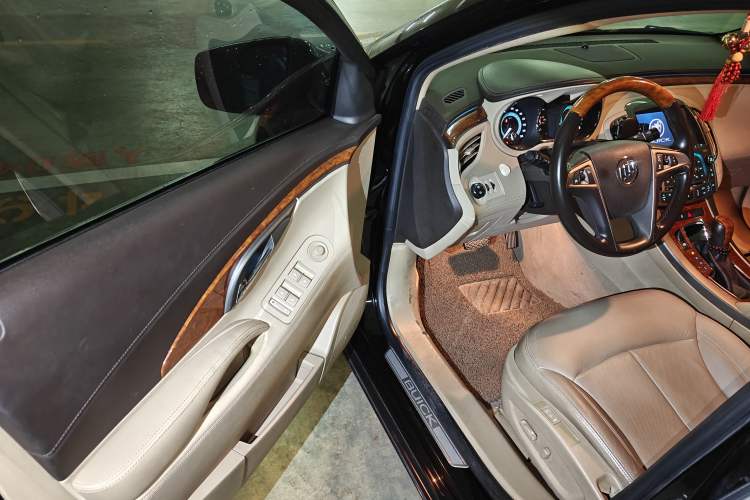 Used Buick LaCrosse 2012 2.4L SIDI Luxury Edition Driver Seat