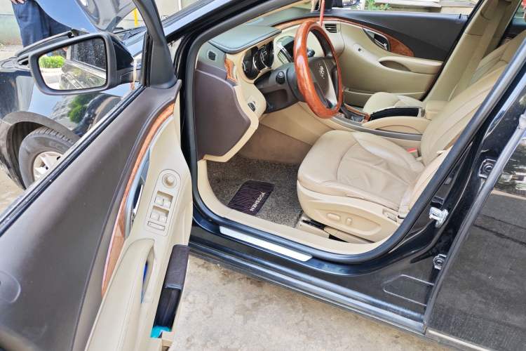 Used Buick LaCrosse 2012 2.4L SIDI Elegant Edition Driver Seat