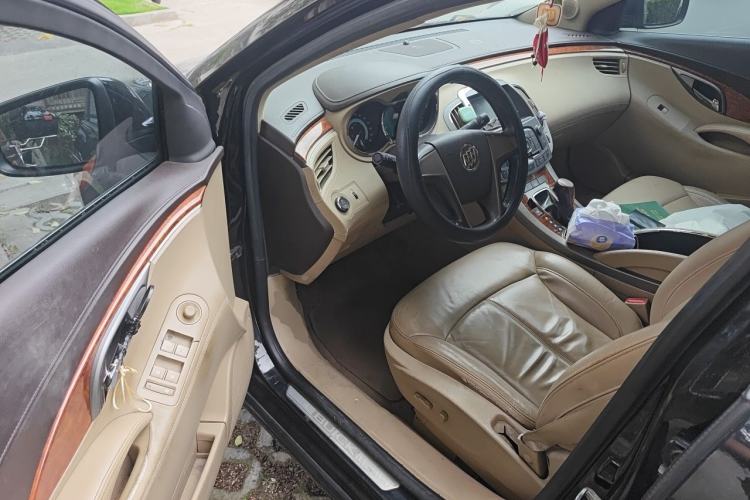 Used Buick LaCrosse 2012 2.4L SIDI Elegant Edition Driver Seat