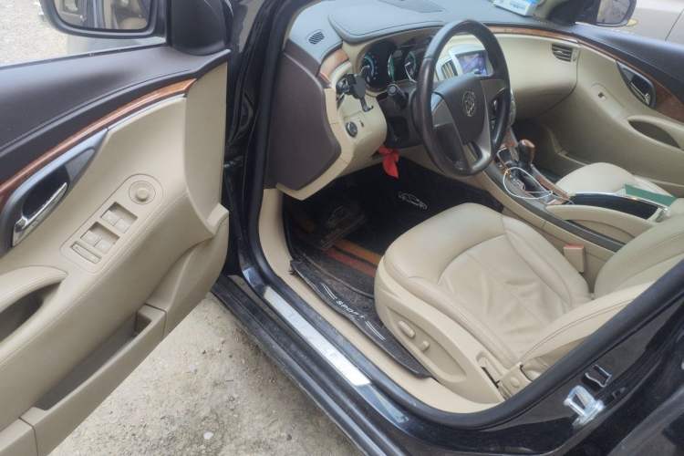 Used Buick LaCrosse 2012 2.4L SIDI Elegant Edition Driver Seat