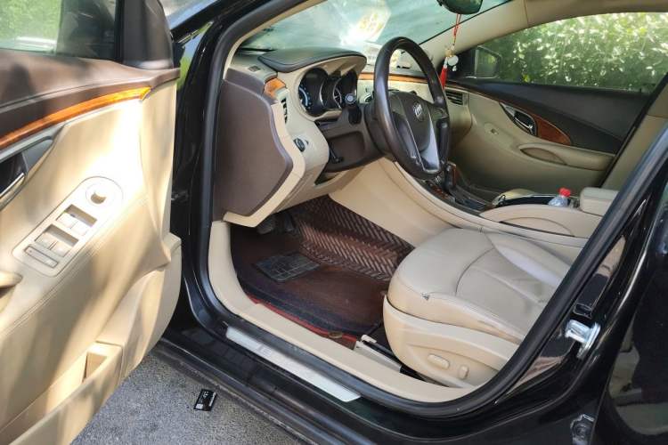 Used Buick LaCrosse 2012 2.4L SIDI Elegant Edition Driver Seat