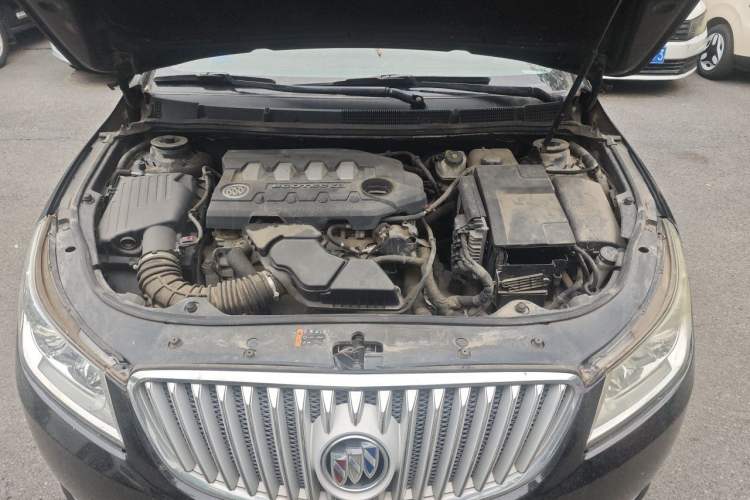Used Buick LaCrosse 2012 2.4L SIDI Elegant Edition Engine Bay