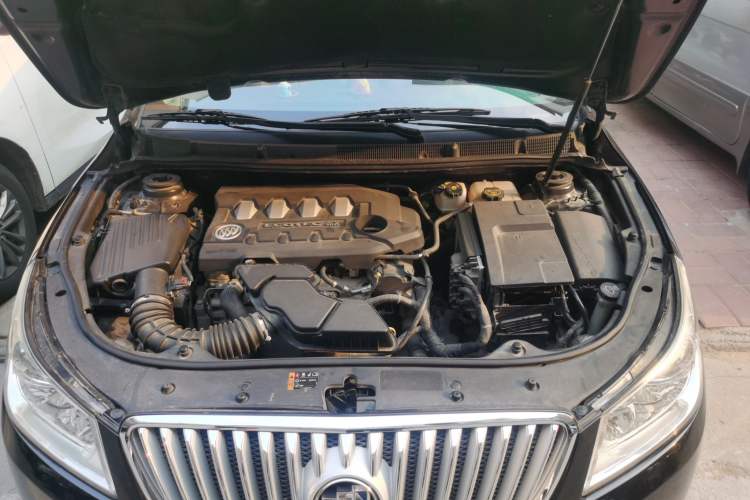 Used Buick LaCrosse 2012 2.4L SIDI Elegant Edition Engine Bay