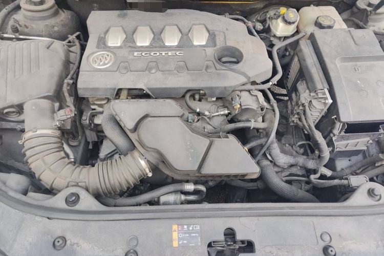 Used Buick LaCrosse 2012 2.4L SIDI Elegant Edition Engine Bay