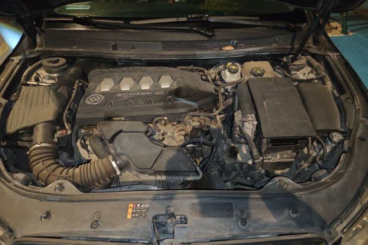 Used Buick LaCrosse 2012 2.4L SIDI Elegant Edition Engine Bay