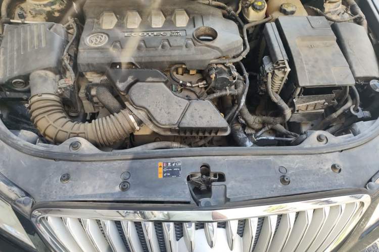 Used Buick LaCrosse 2012 2.4L SIDI Elegant Edition Engine Bay