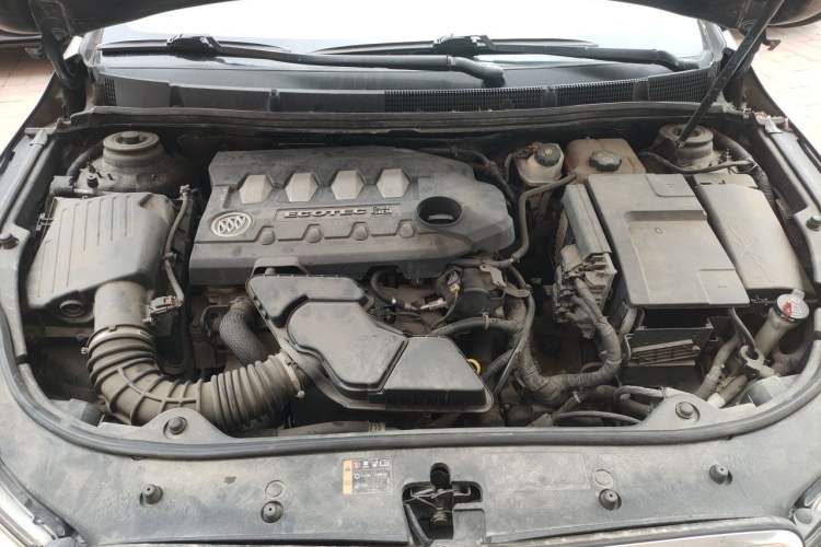 Used Buick LaCrosse 2012 2.4L SIDI Elegant Edition Engine Bay