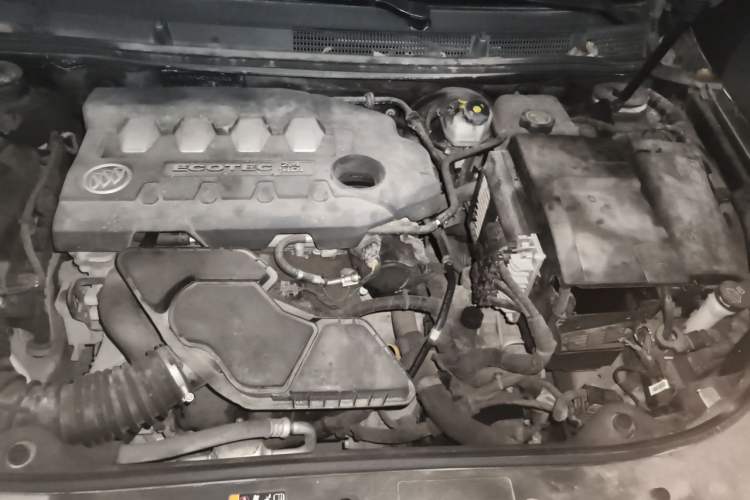Used Buick LaCrosse 2012 2.4L SIDI Elegant Edition Engine Bay