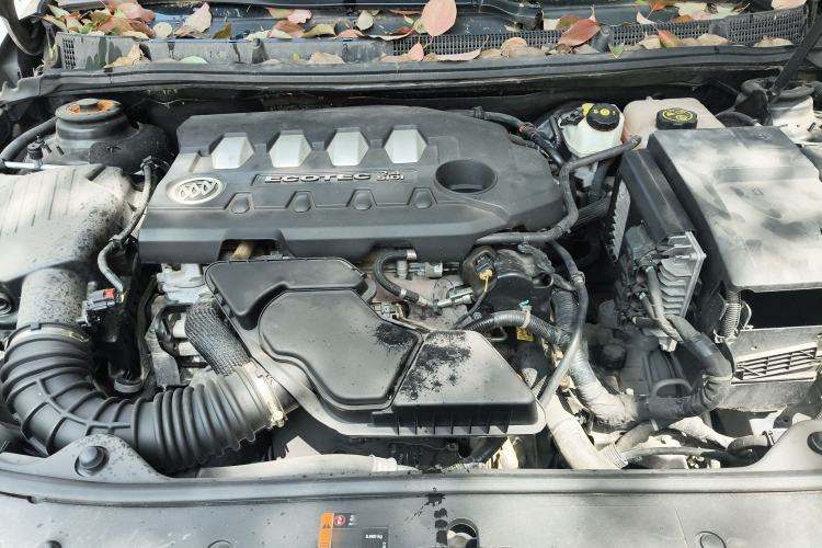 Used Buick LaCrosse 2012 2.4L SIDI Elegant Edition Engine Bay