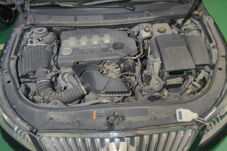 Used Buick LaCrosse 2012 2.4L SIDI Luxury Edition Engine Bay