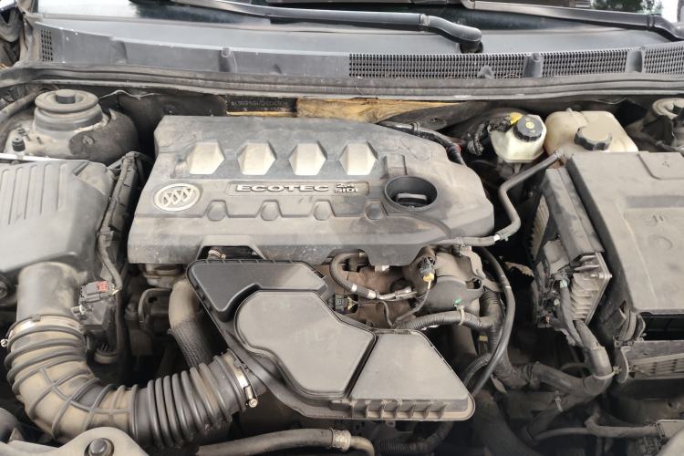 Used Buick LaCrosse 2012 2.4L SIDI Elegant Edition Engine Bay