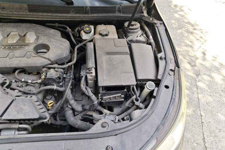 Used Buick LaCrosse 2012 2.4L SIDI Elegant Edition Engine Bay Left