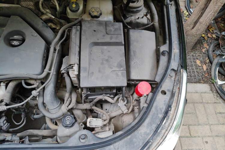 Used Buick LaCrosse 2012 2.0T Flagship Edition Engine Bay Left
