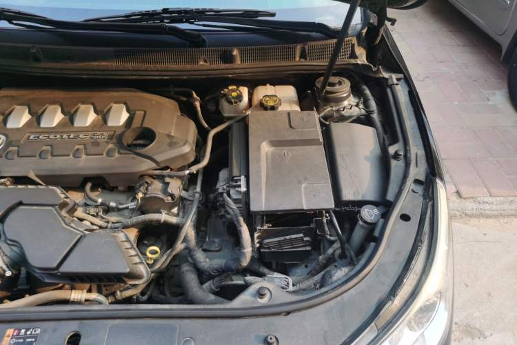 Used Buick LaCrosse 2012 2.4L SIDI Elegant Edition Engine Bay Left