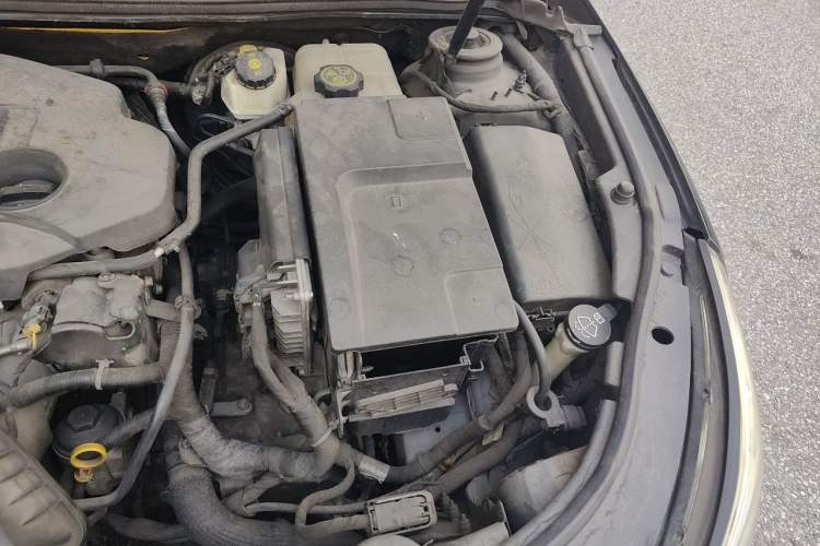 Used Buick LaCrosse 2012 2.4L SIDI Elegant Edition Engine Bay Left
