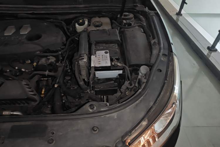 Used Buick LaCrosse 2012 2.4L SIDI Luxury Edition Engine Bay Left