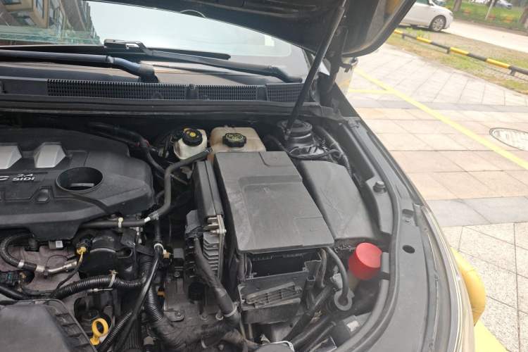 Used Buick LaCrosse 2012 2.4L SIDI Elegant Edition Engine Bay Left