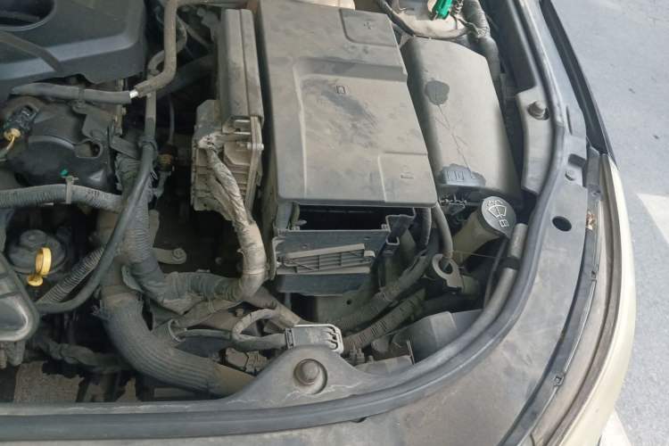 Used Buick LaCrosse 2012 2.4L SIDI Elegant Edition Engine Bay Left