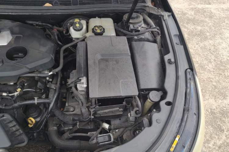 Used Buick LaCrosse 2012 2.4L SIDI Luxury Edition Engine Bay Left