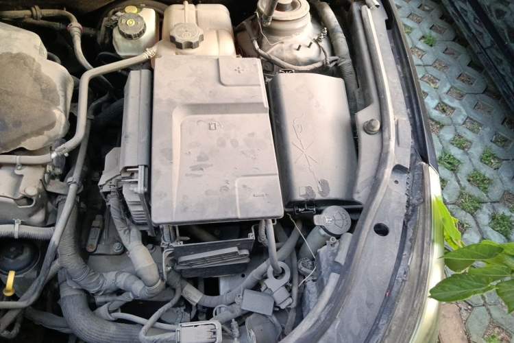 Used Buick LaCrosse 2012 2.4L SIDI Elegant Edition Engine Bay Left