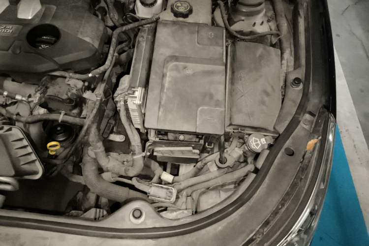 Used Buick LaCrosse 2012 2.4L SIDI Elegant Edition Engine Bay Left