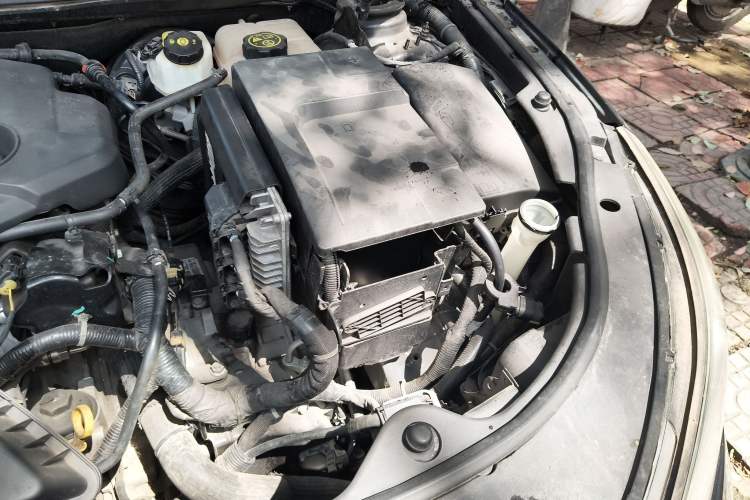 Used Buick LaCrosse 2012 2.4L SIDI Elegant Edition Engine Bay Left