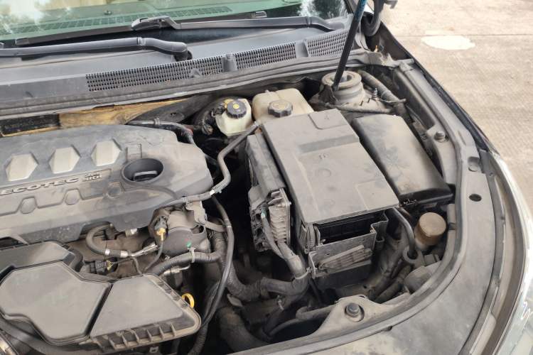 Used Buick LaCrosse 2012 2.4L SIDI Elegant Edition Engine Bay Left
