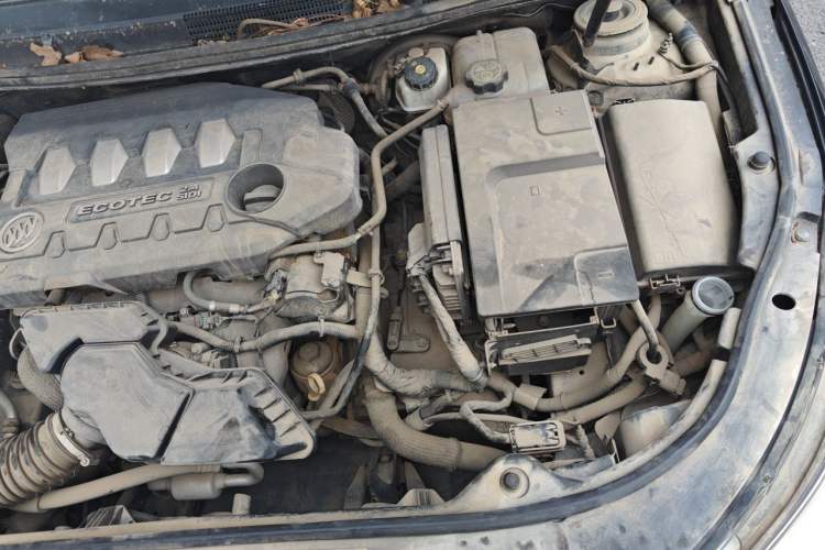 Used Buick LaCrosse 2012 2.4L SIDI Elegant Edition Engine Bay Left