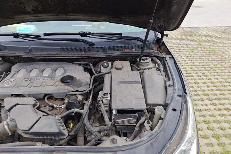 Used Buick LaCrosse 2012 eAssist 2.4L Elegance Edition Engine Bay Left