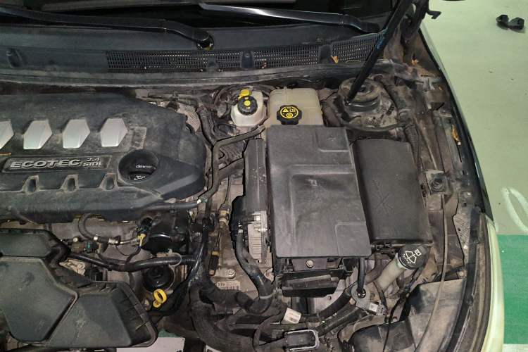 Used Buick LaCrosse 2012 2.4L SIDI Elegant Edition Engine Bay Left