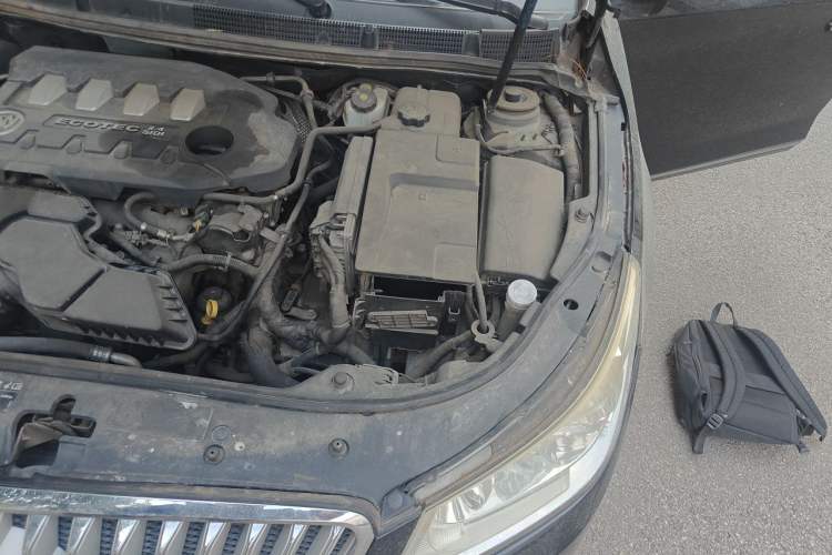 Used Buick LaCrosse 2012 2.4L SIDI Elegant Edition Engine Bay Left