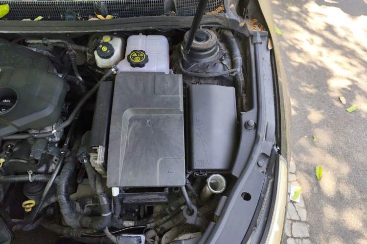 Used Buick LaCrosse 2012 2.4L SIDI Elegant Edition Engine Bay Left