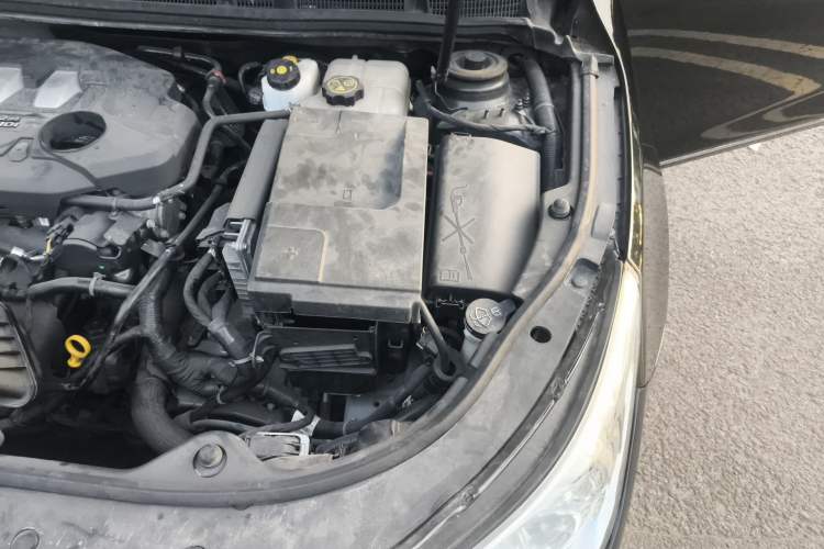 Used Buick LaCrosse 2012 2.4L SIDI Elegant Edition Engine Bay Left