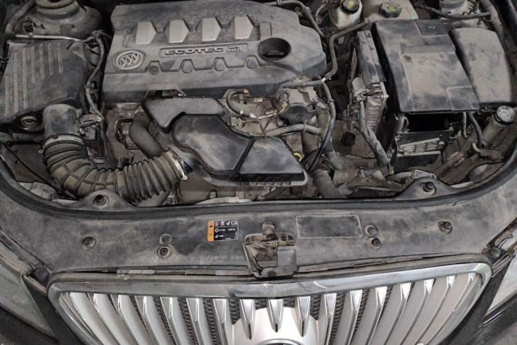 Used Buick LaCrosse 2012 2.4L SIDI Elegant Edition Engine Bay
