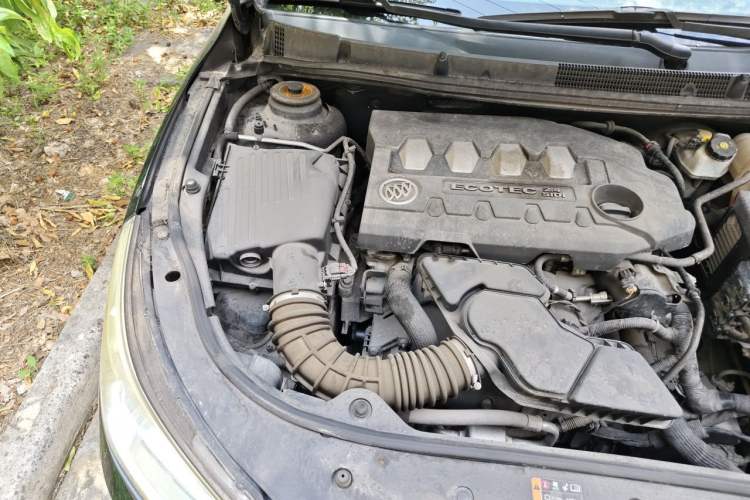 Used Buick LaCrosse 2012 2.4L SIDI Elegant Edition Engine Bay Right