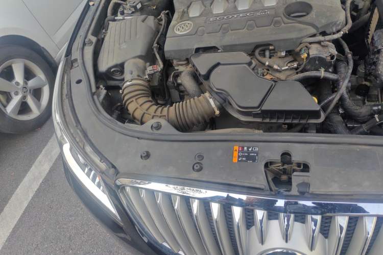 Used Buick LaCrosse 2012 2.4L SIDI Luxury Edition Engine Bay Right