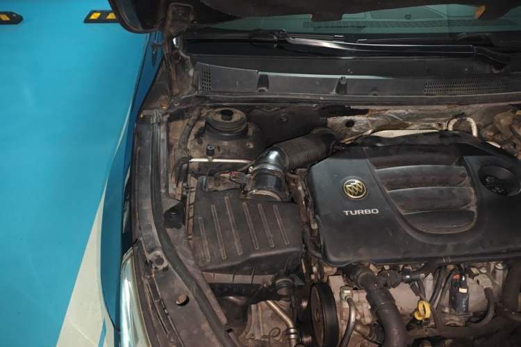 Used Buick LaCrosse 2012 2.0T Comfort Edition Engine Bay Right