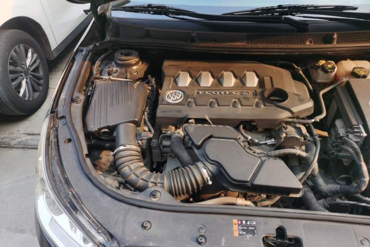 Used Buick LaCrosse 2012 2.4L SIDI Elegant Edition Engine Bay Right