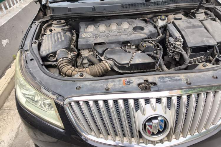 Used Buick LaCrosse 2012 2.4L SIDI Elegant Edition Engine Bay Right