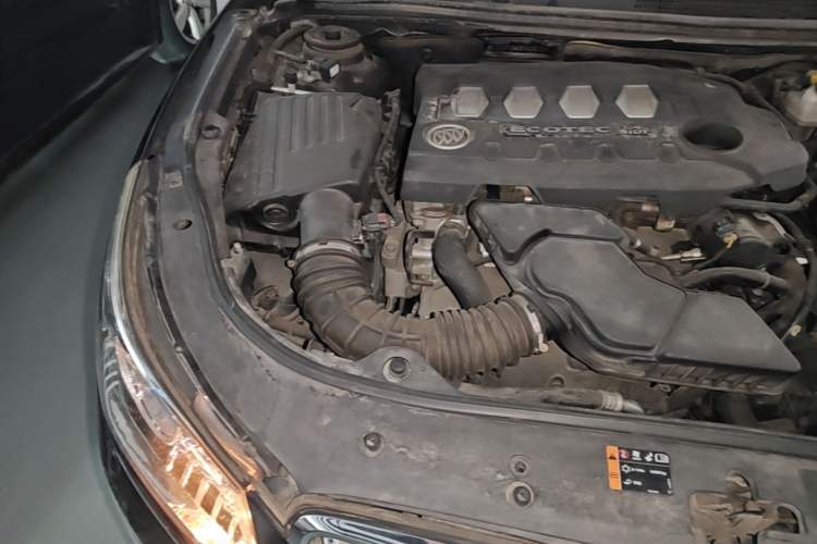 Used Buick LaCrosse 2012 2.4L SIDI Luxury Edition Engine Bay Right
