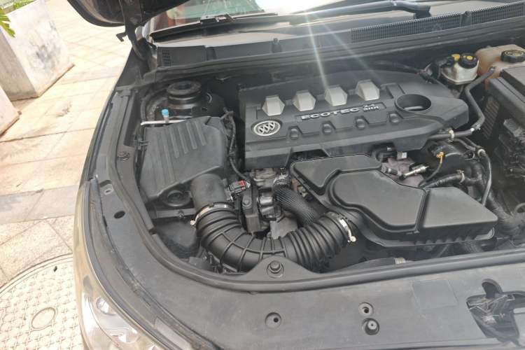 Used Buick LaCrosse 2012 2.4L SIDI Elegant Edition Engine Bay Right