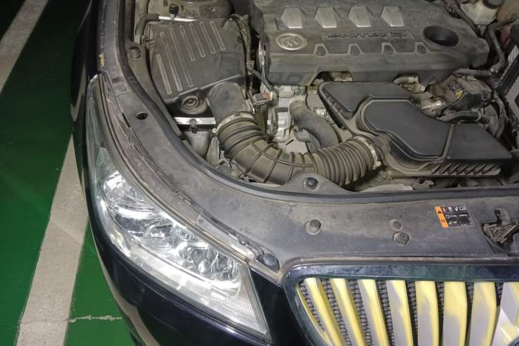 Used Buick LaCrosse 2012 2.4L SIDI Elegant Edition Engine Bay Right
