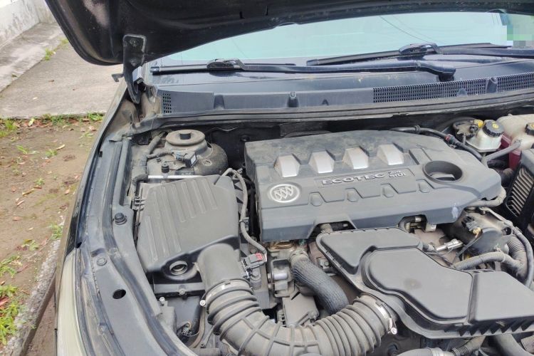 Used Buick LaCrosse 2012 2.4L SIDI Luxury Edition Engine Bay Right