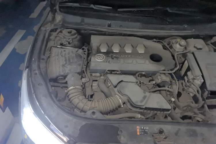 Used Buick LaCrosse 2012 2.4L SIDI Luxury Edition Engine Bay Right