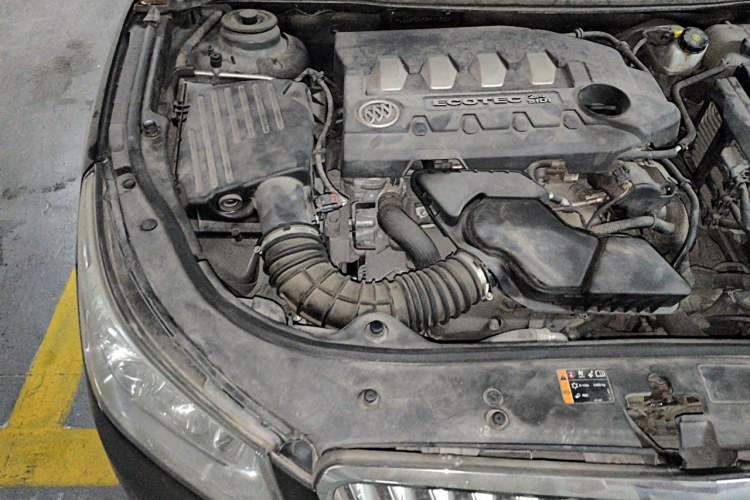 Used Buick LaCrosse 2012 2.4L SIDI Elegant Edition Engine Bay Right