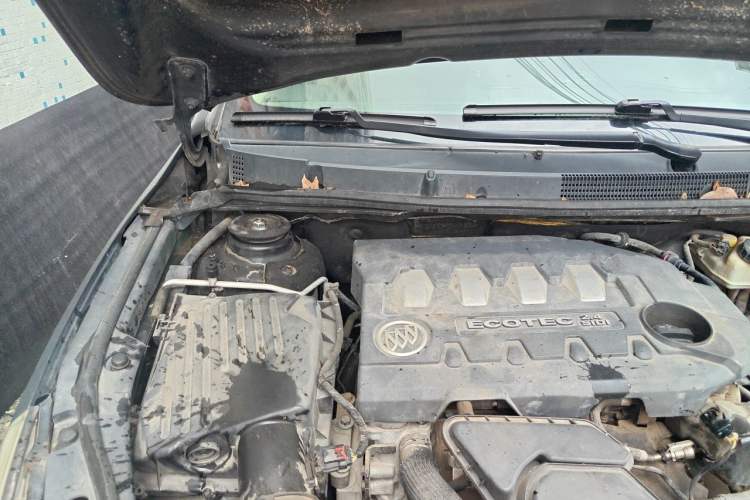 Used Buick LaCrosse 2012 2.4L SIDI Elegant Edition Engine Bay Right